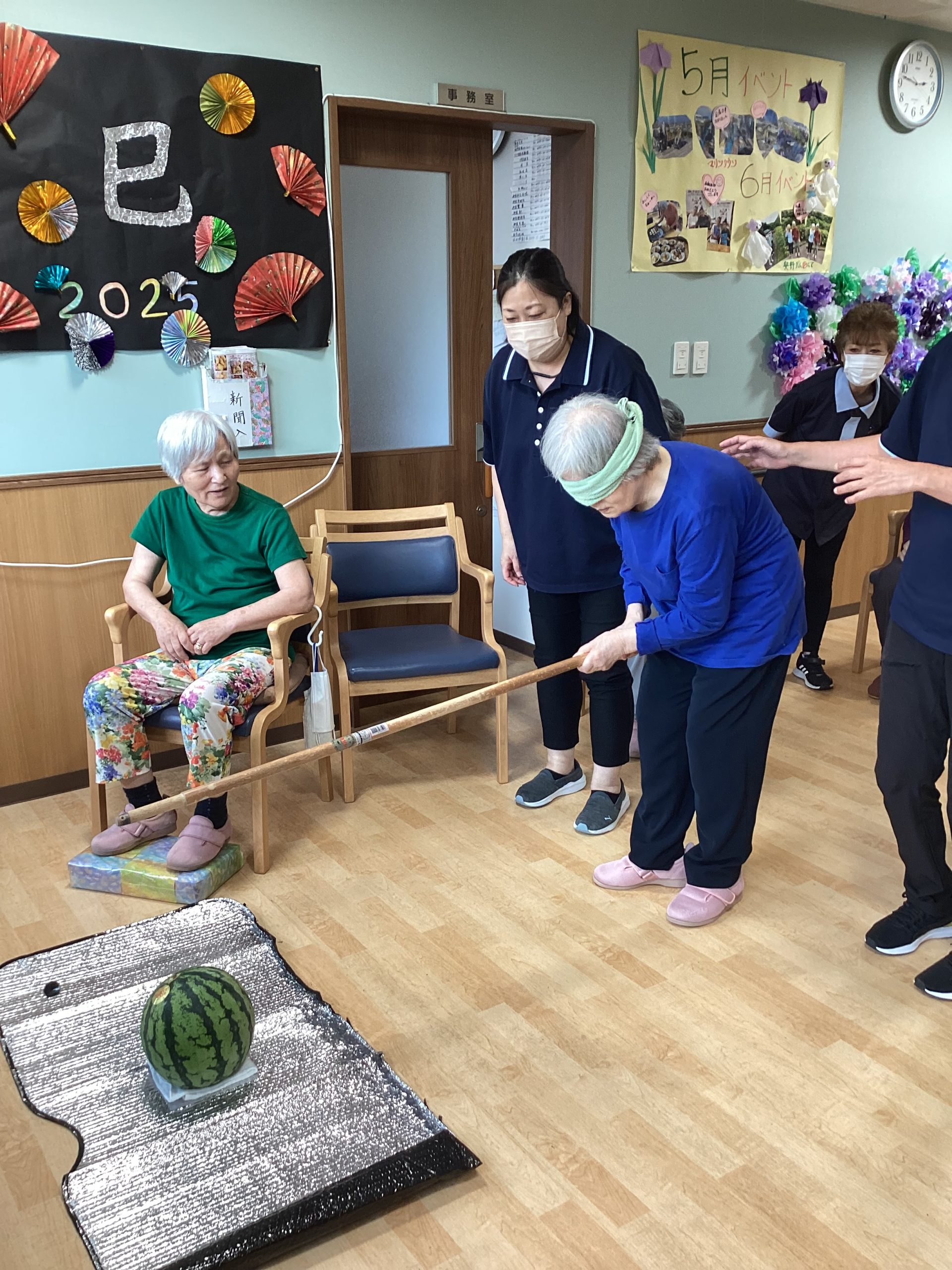 スイカ割りと高校生